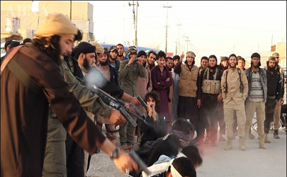 جنایتی دیگر از داعشی ها /به شهادت رساندن نیروهای مردمی عراق با اسلحه کماندوهای آمریکایی + عکس(۱۸+)