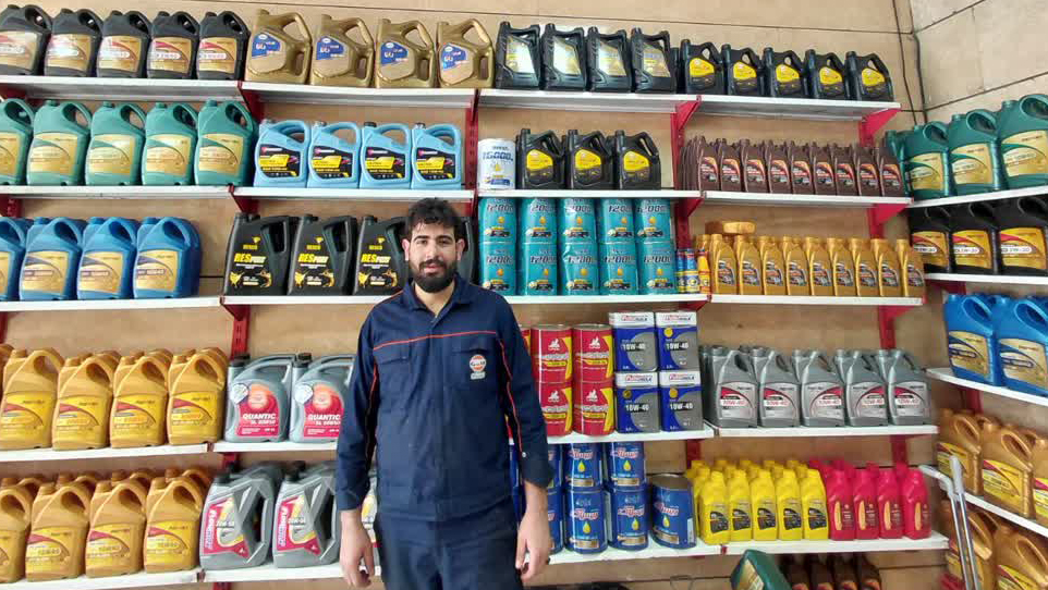 ارائه کلیه خدمات تعویض روغن، پنچرگیری ، تعویض لنت برای انواع اتومبیل های ایرانی و خارجی دراتو سرویس سعید زارعی شعبه 2