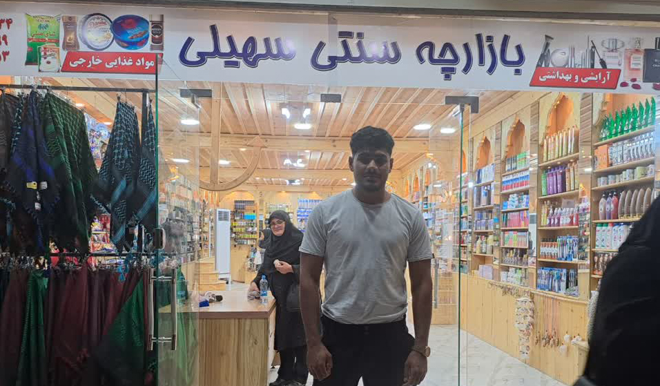 بازارچه سنتی روستای سهیلی پخش کننده انواع محصولات لوازم  آرایشی بهداشتی ، واردات از مبدا دبی می باشد / بازارچه سنتی روستای سهیلی عرضه کننده بهترین چای کرک در انواع ‌طعم ها و بسته بندی جذاب است 