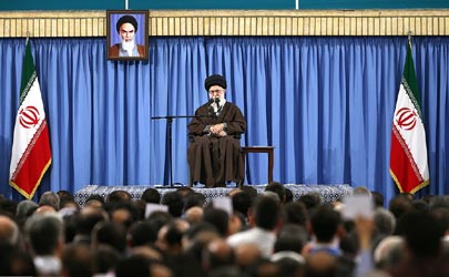 مشکلات جوانان ،مواد مخدر و آفتهای ناشی از بیکاری و بیکارگی با حل مسئله اشتغال کاهش خواهد یافت/ حضور مردم سایه جنگ را از کشور رفع کرده، نه مسؤولین/ برای خدمت به طبقات ضعیف وارد میدان شوید/ جز با کار جهادی و انقلابی کشور به سامان نمی‌رسد