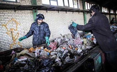 توقف فرایند تفکیک و بازیافت زباله در مجتمع آرادکوه/توصیه های لازم برای دفع وسایل بهداشتی