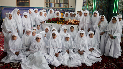 برپایی جشن عبودیت برای دختران مکلف در منطقه 15