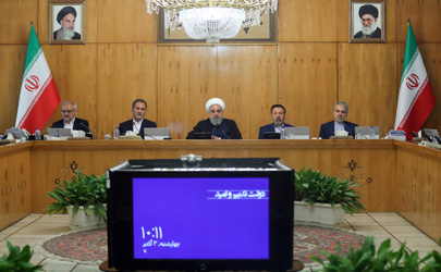 دولت از بالا رفتن ارز، ریالی به دست نمی آورد/ آمریکایی ها تمام کارهایی که قرار بود در آبان انجام دهند را شهریور و مهر انجام دادند/ وزرا را به مجلس معرفی خواهیم کرد/ قیمت ارز باید واقعی و متعادل بماند/ رسانه‌ها پیام یأس‌آور به جامعه ندهند   