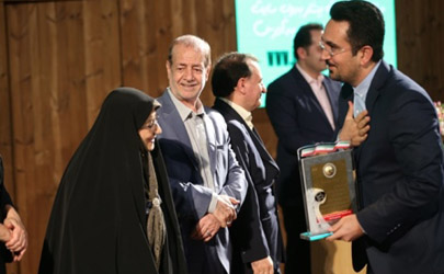 اعطا نشان ویژه روابط عمومی برتر به سازمان نوسازی شهر تهران 