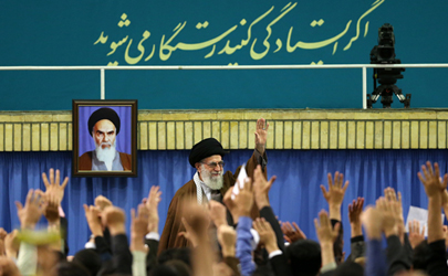 مشکلات کشور با روحیه و تفکر انقلابی حل می‌شود/هیچ نشانه‌ای از ۷۰ جلد اسناد لانه جاسوسی در مدارس و دانشگاه‌ها نیست/سخنان غیر اخلاقی دو نامزد انتخابات ریاست جمهوری آمریکا برای نابودی آبروی آمریکا کافی است