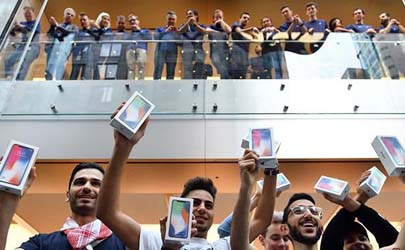 تصاویر اولین خریداران آیفون ایکس  