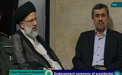 اقدام جالب احمدی‌ نژاد در مراسم تنفیذ + تصویر