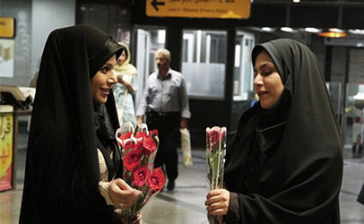 مترو به دختران تهراني گل اهدا مي كند