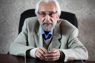 مشایخی درمورد صحبت هایش درباره انتظامی توضیح داد/ فقط یک نفر برای سینمای ایران زحمت نکشیده/ راضی نیستم احدی به انتظامی بی احترامی کند/حرفهای من در مورد انتظامی حرفهای شخصی من و رابطه خودمان است / درجشن منتقدان حال جسمی خوبی نداشتم
