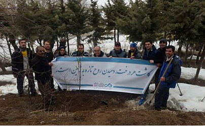 کاشت درخت از سوی کارکنان بانک دی به مناسبت روز درختکاری