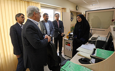 بازدید دکترنوربخش از شعبه ١٩ تأمین اجتماعی تهران