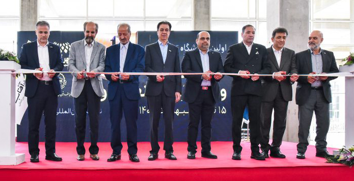 تقدسی نژاد:نمایشگاه صنعت تجهیزات وماشین‌آلات دوخت آثارمثبتی برای تولیدکنندگان و صنعتگران کشور دارد/ جلیلیان:اولین نمایشگاه تخصصی صنعت دوخت با مشارکت 30 شرکت مادر تخصصی برگزار می‌شود / صادقی : حدود 6 میلیون نفر در صنعت پوشاک مشغول به فعالیت هستند 