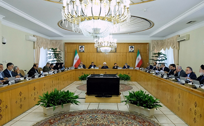 دولت با اصلاح مبلغ حداقل حقوق کارکنان دولت در سال 97 موافقت کرد/ با تغییر ساعات کار ادارات و دستگاه های اجرایی به منظور مدیریت بهینه مصرف انرژی در تابستان موافقت شد/ درخواست دولت از مجلس برای اولویت بررسی لایحه حمایت از کودکان و نوجوانان