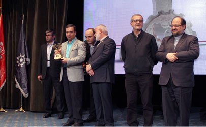 اعطای تندیس طلایی جایزه ملی رعایت حقوق مصرف کننده به بیمه نوین