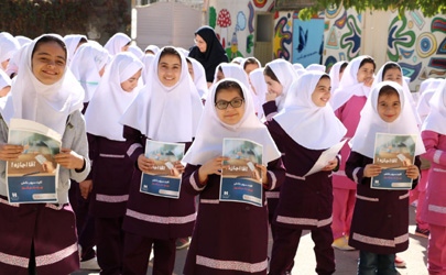 ٤٠ هزار دانش‌آموز اولین کارت بانکی خود را از بانک صادرات ایران دریافت کردند