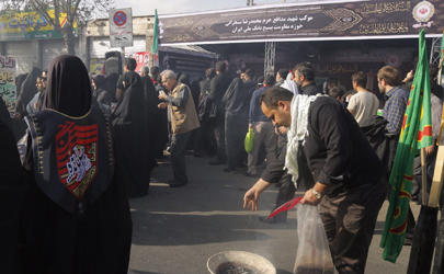 تهران، شاهد برپایی موکب بانک ملی ایران در مسیر راهپیمایی روز اربعین