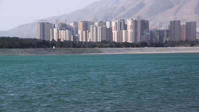 خاله های فیروزه ای میزبانان کودکان در دریاچه شهدای خلیج فارس