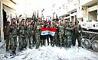 نیروهای ارتش عراق و سوریه پس از سال ها با یکدیگر دست دادند+عکس