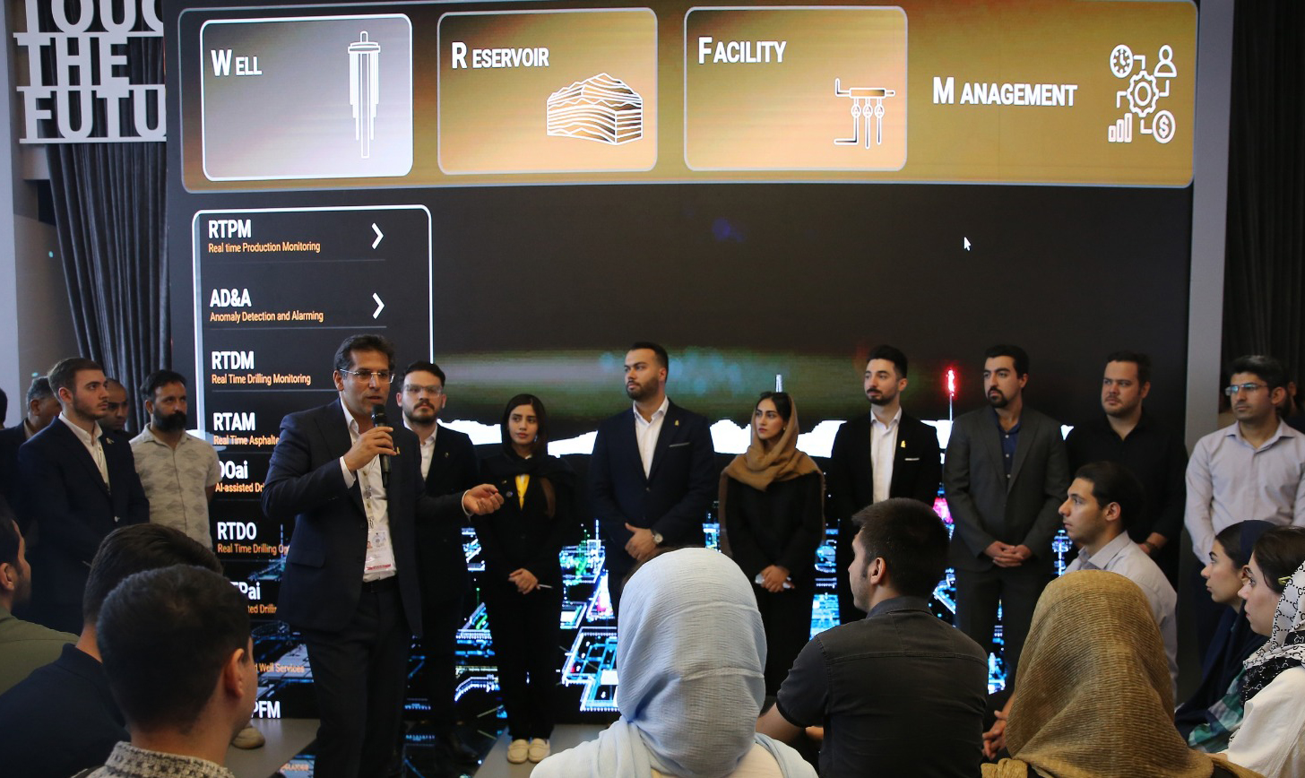 کارگاه آموزشی هوشمندسازی WRFM، چالش‌ها و دستاوردها در غرفه گروه انرژی پاسارگاد