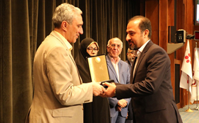 اهدای تندیس «کنفرانس ملی ساخت ایران» به شرکت بیمه دی
