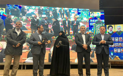 تقدیر از مدیرعامل بیمه دانا در یادواره شهدای دانش‌آموز و معلم حادثه تروریستی گلزار شهدای كرمان 