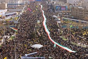 مردم ایران آمادگی آزادی کامل ندارند/ مردم ایران به مدیریت از بالا نیاز دارند