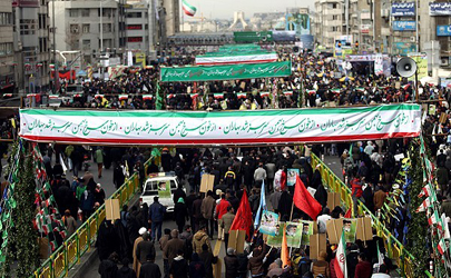 اهدای بسته تشویقی و فرهنگی به راهپیمایان در خصوص تفکیک پسمانداز مبدأ