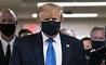 ترامپ با ماسک سرمه‌ای مارک دار طلایی رویت شد