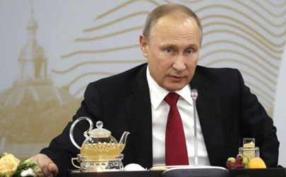 پوتین رییس جمهوری که به شنا و بستنی پسته‌ای علاقه دارد