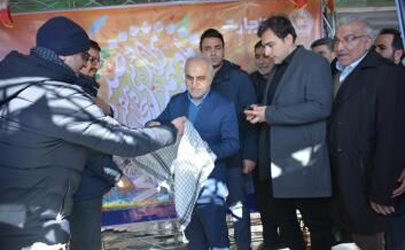 بازدید وزیر اقتصاد از غرفه بانک تجارت در راهپیمایی ۲۲ بهمن
