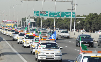 حضور مدیر عامل و کارکنان گروه صنعتی ایران‌خودرو  در راهپیمایی خودرویی ۲۲ بهمن