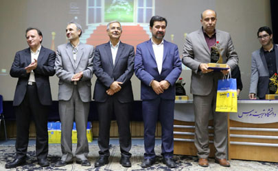 روابط عمومی بانک ملی ایران تندیس زرین سرآمدی را دریافت کرد