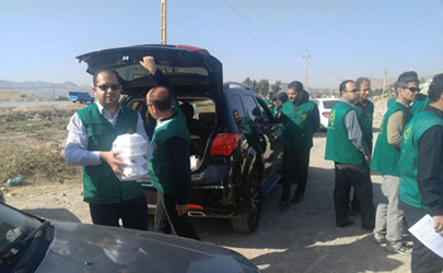 نخستین کمک رسانی به زلزله زدگان توسط کارکنان شعب زلزله زده بانک کشاورزی