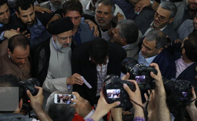 رئیسی رأی خود را به صندوق انداخت
