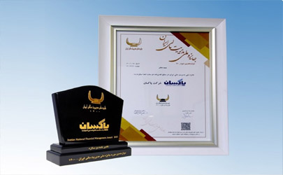 تقدیرنامه دو ستاره به مدیرعامل پاکسان اهدا شد