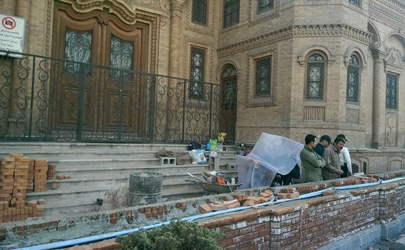 توقف موقتی دیوارکشی‌ دور مجلس ایران