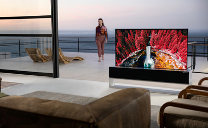 عرضه تجاری تلویزیون رول‌شونده OLED ال‌جی پس از مدت‌ها انتظار، نقطه عطفی در تاریخ تلویزیون