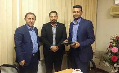 مدیر استان خوزستان بیمه سرمد از رییس شعبه بانک صادرات تقدیر نمود