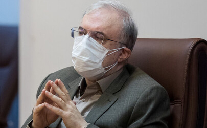 وزیر بهداشت ادعای محمود احمدی‌نژاد را تکذیب کرد/ هیچ وجهی برای استفاده از داروهای کرونا در ایران دریافت نشده است