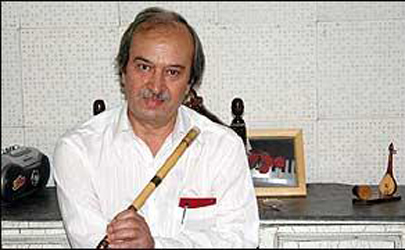 حسن ناهید از کما درآمد