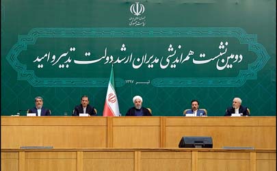 عزت تاریخی را حفظ می کنیم و با اراده آمریکا را شکست می دهیم/ ملت ایران در برابر متجاوز و زورگو، هرگز سر خم نکرده و نمی کند/مردم بزرگترین حامی ما هستند/ دولت تمام قد در کنار بازار است/مواد اولیه را با ارز رسمی تامین کنیم/ عقب نشینی نکرده و نمی کنیم 