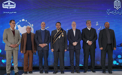 نشان افتخار و حمایل «حامی مدرسه‌سازی ایران» به مدیرعامل بانک ملی اهدا شد/ ساخت ۱۳۵ مدرسه در مناطق محروم کشور