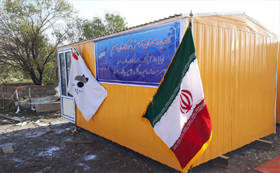 تحویل کانکس های اهدایی پرسنل بانک سرمایه به هموطنان زلزله زده آغاز شد