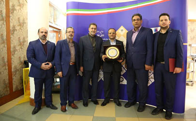 نشان عالی مدیر سال به سرپرست بانک توسعه تعاون اهداء شد 
