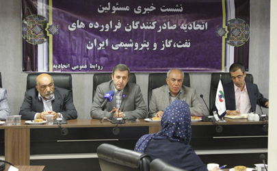 اتحادیه صادرکنندگان فرآورده های نفت، گاز و پتروشیمی با تغییر ناگهانی قیمت‌ها مخالف است/ ما با یکسان‌سازی ارز مشکلی نداریم/ نسبت به یک سری از تصمیمات وزیر نفت انتقاد داریم