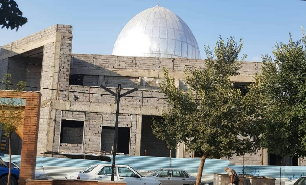 اتمام عملیات نصب گنبد مسجد حضرت ابوالفضل (ع) در منطقه 19