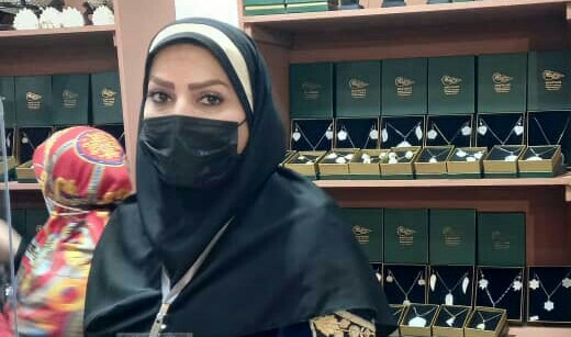 ناتیلوس برندی با محصولات گوشواره و گردنبند صدفی است 