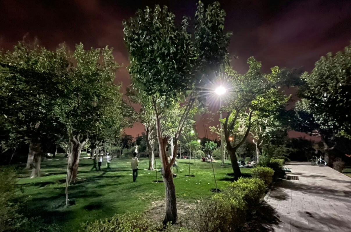 رفع مشکل روشنایی بوستان جوانمردان با نصب 17 برج نوری