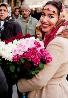 دختر شیک پوشی که در میدان تجریش گل می فروشد+ تصویر